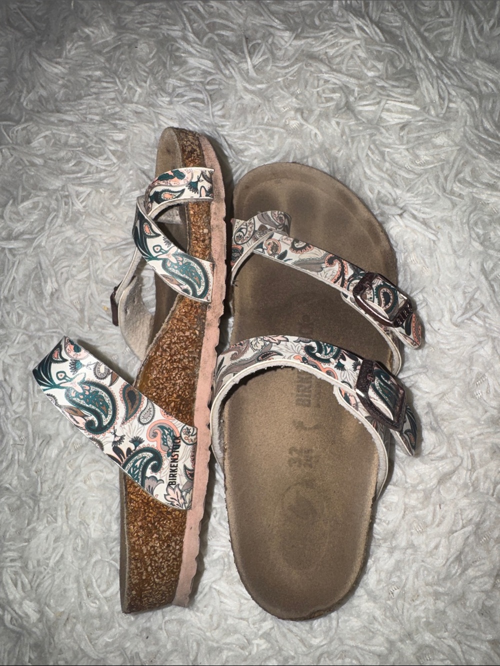 Kids Birckenstock Print Toe-Loop Sandals in Cream and Green